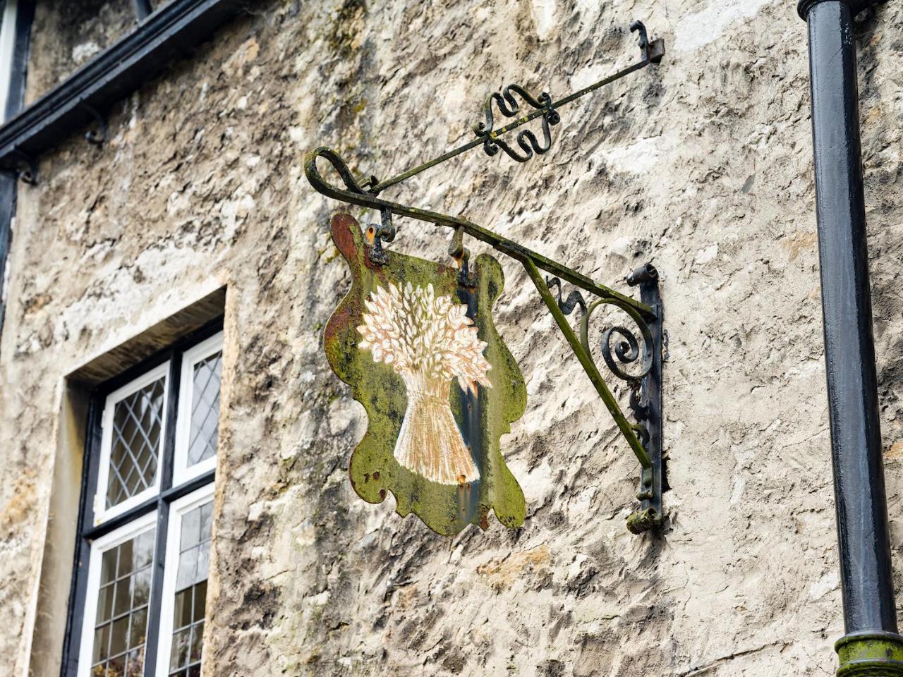 The Wheatsheaf At Beetham Hotel Sandside  Bagian luar foto